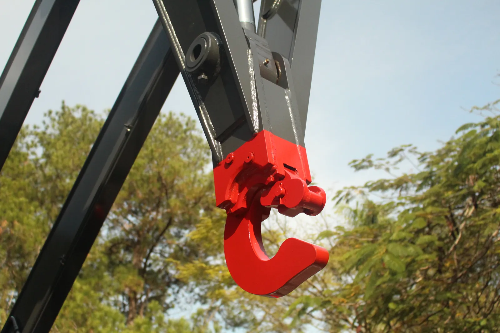 Gancho vermelho de um equipamento Roll-On/Roll-Off IMAVI